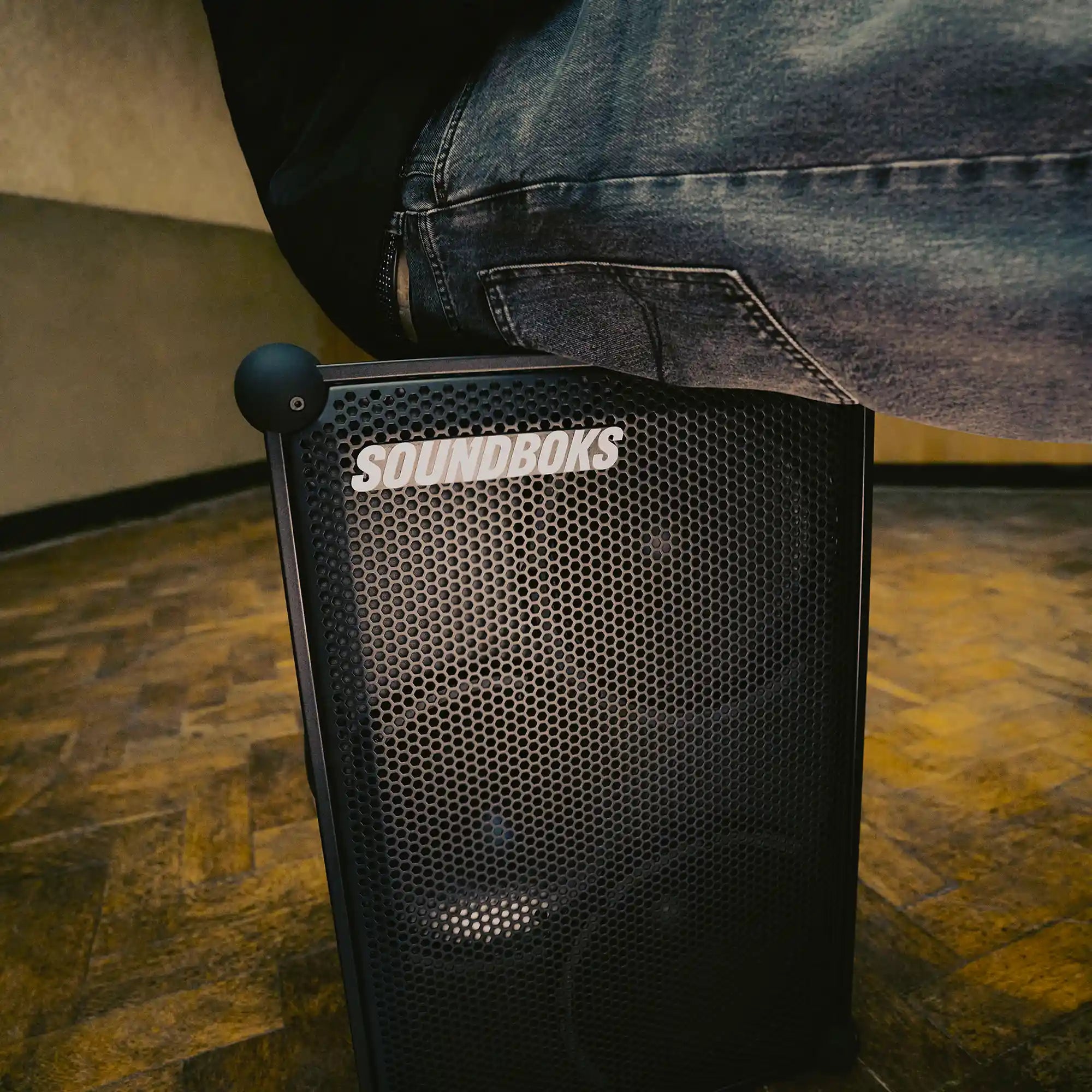 Person sitting on Black Soundboks 4